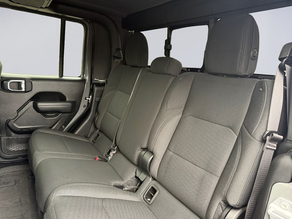 2022 Jeep Gladiator Sport photo 16