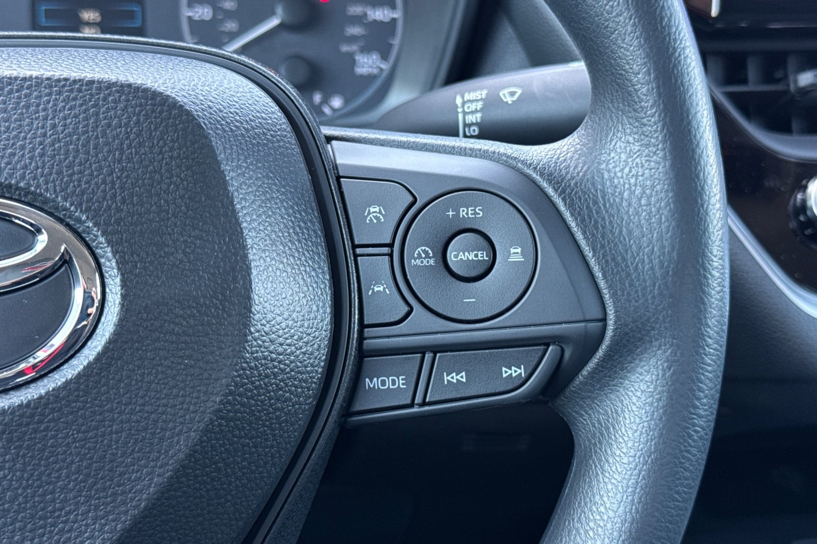 2025 Toyota Corolla LE photo 25