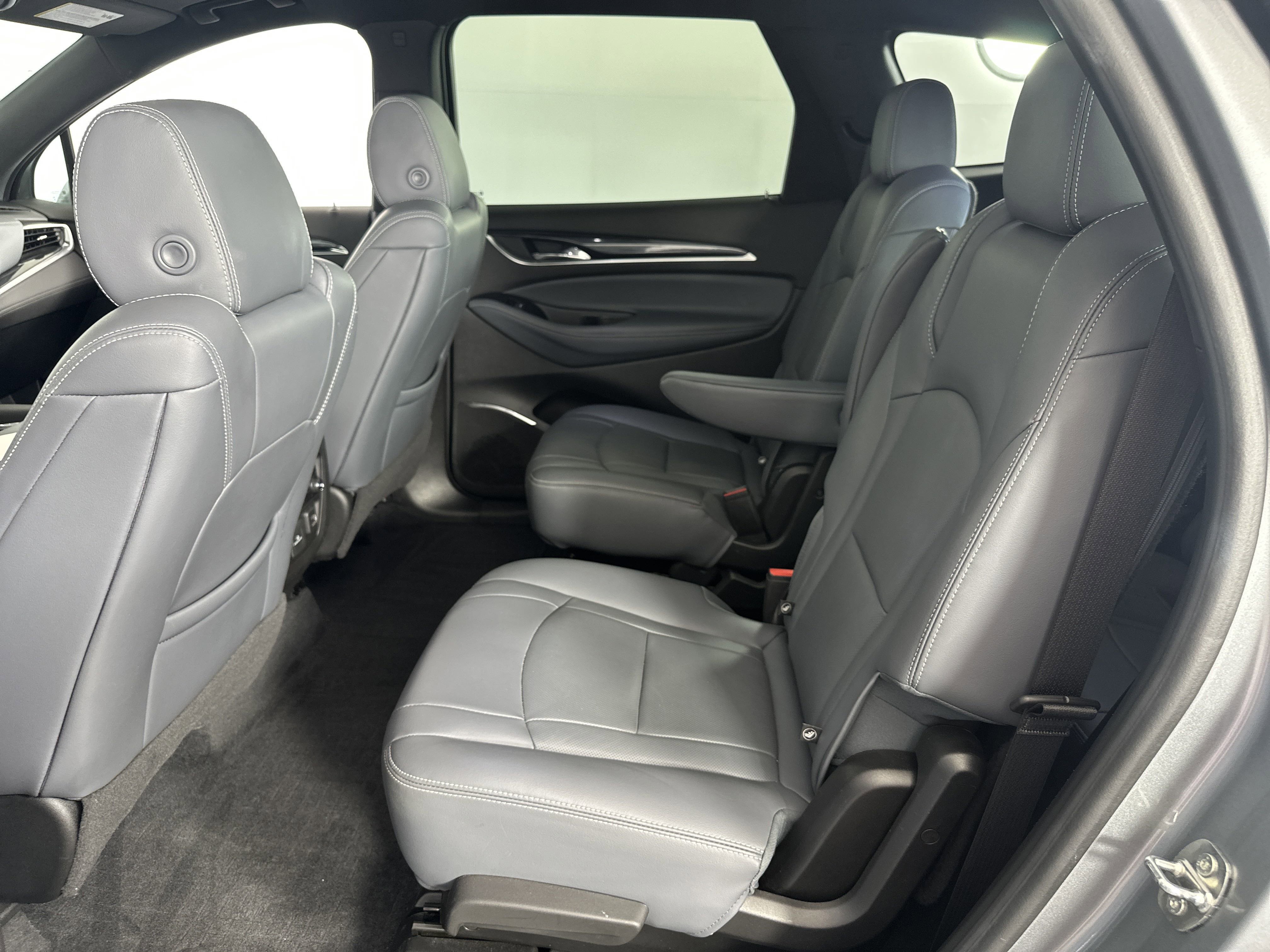 2023 Buick Enclave Essence photo 2