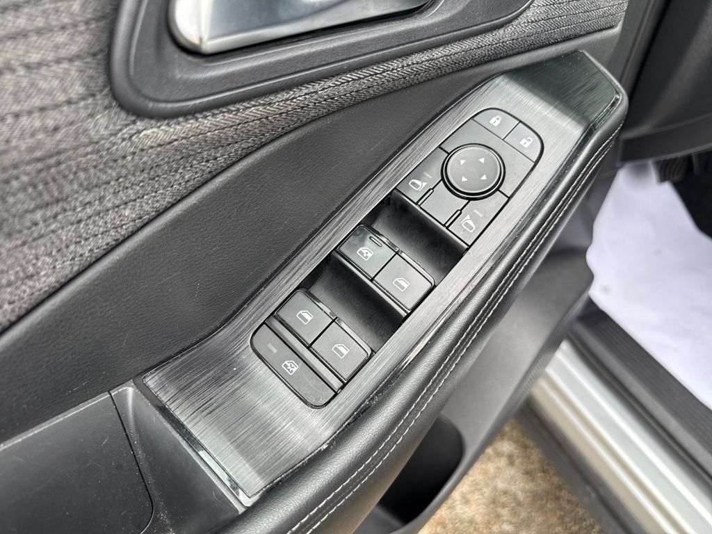 2022 Nissan Rogue SV photo 12