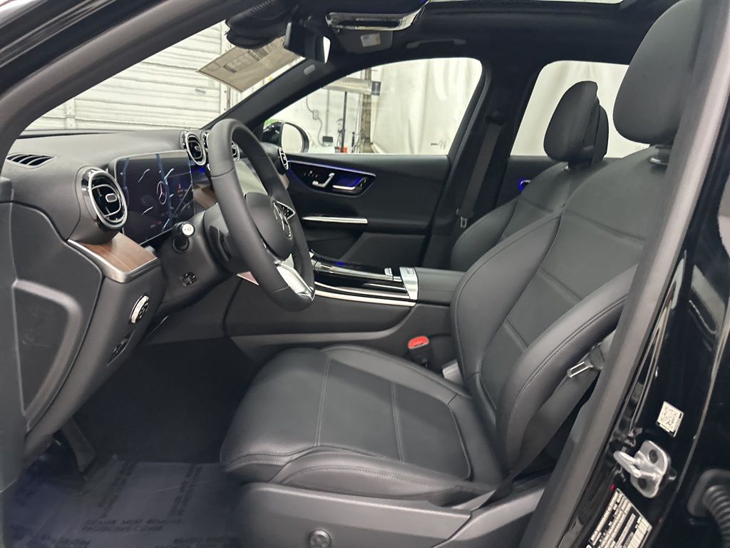 2025 Mercedes Benz GLC 300 photo 16