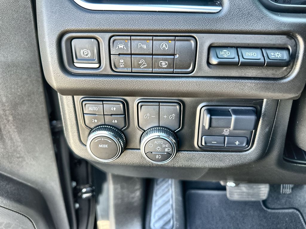 2024 Gmc Yukon AT4 photo 18