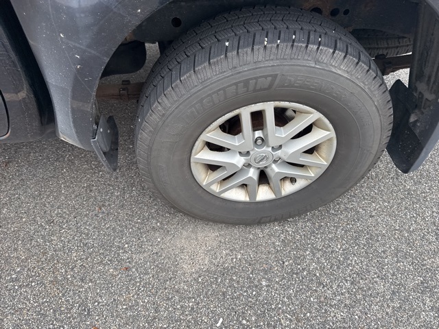 2016 Nissan Frontier SV photo 2