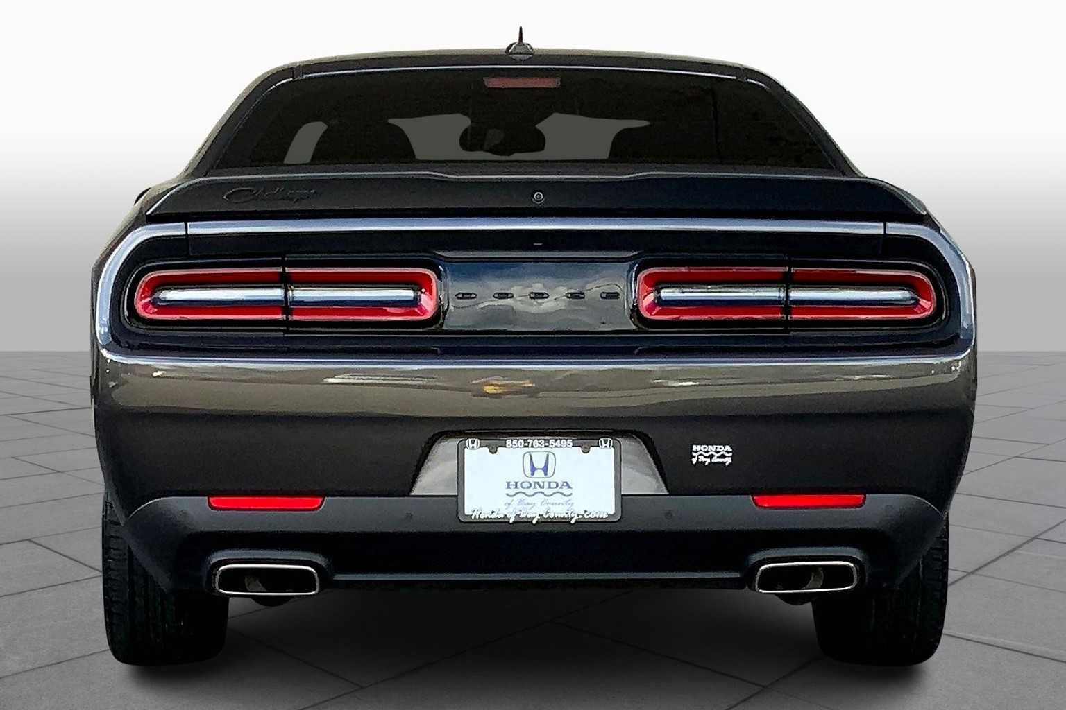 2022 Dodge Challenger SXT photo 4