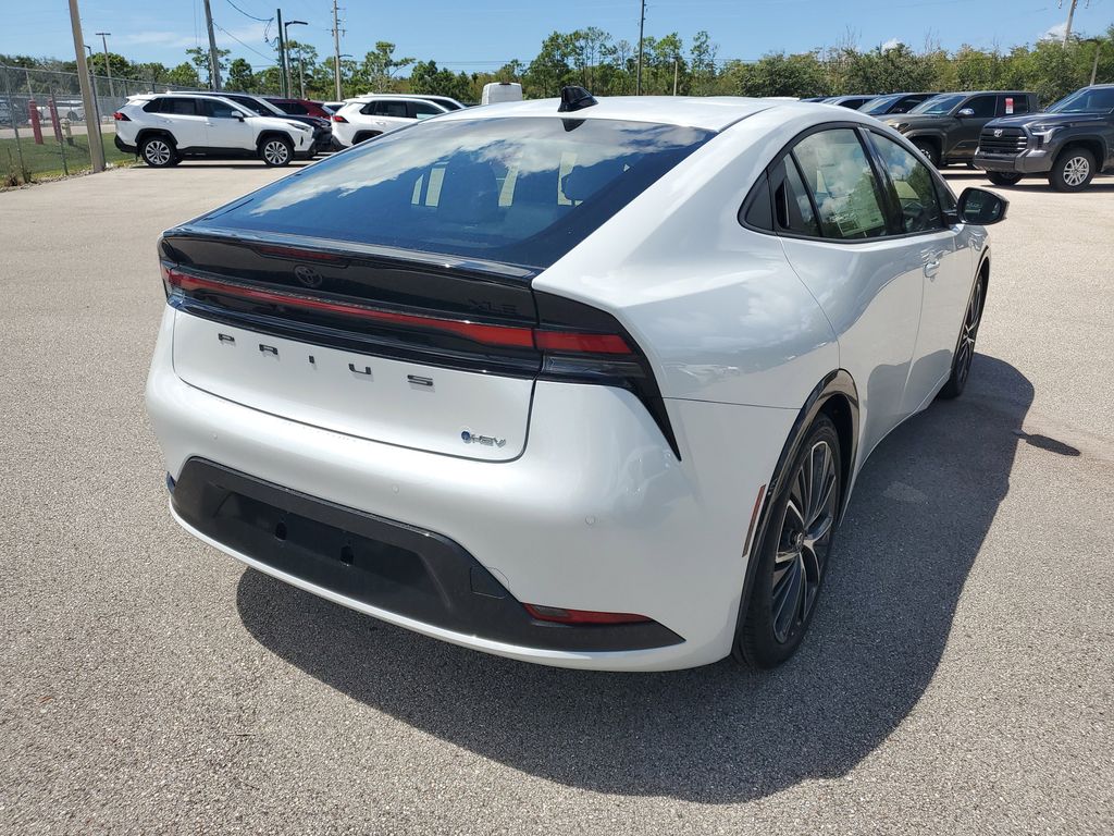 2026 Toyota Prius XLE photo 5