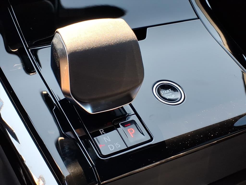 2025 Land Rover Range Rover Sport SE photo 13