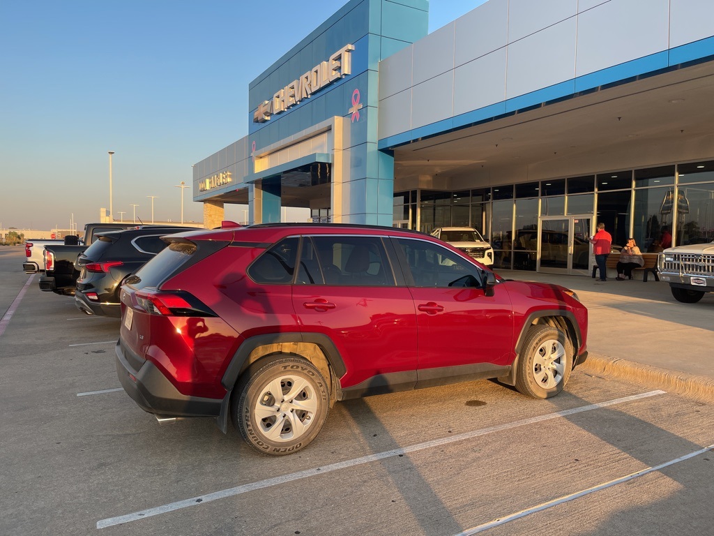 2021 Toyota RAV4 LE photo 2