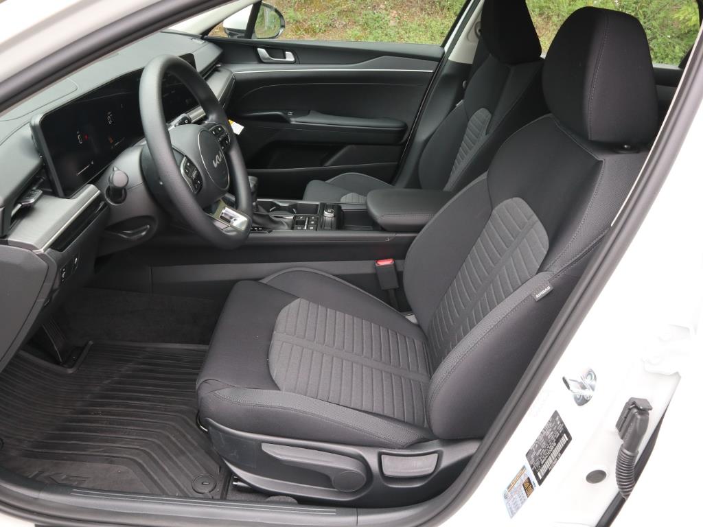 2025 Kia K5 LXS photo 5