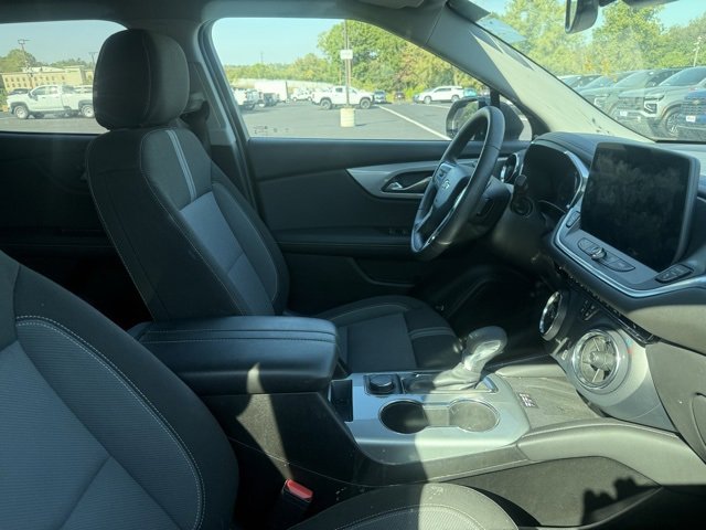 2023 Chevrolet Blazer 2LT photo 2