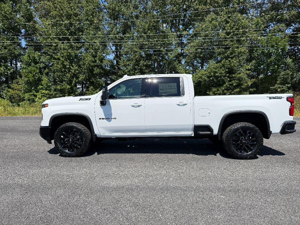 2025 Chevrolet Silverado 2500HD LTZ photo 3