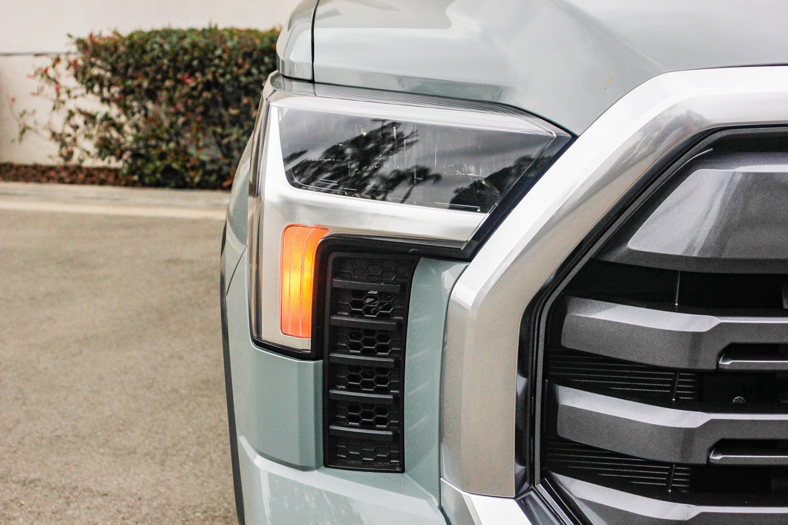 2025 Toyota Tundra Limited photo 4