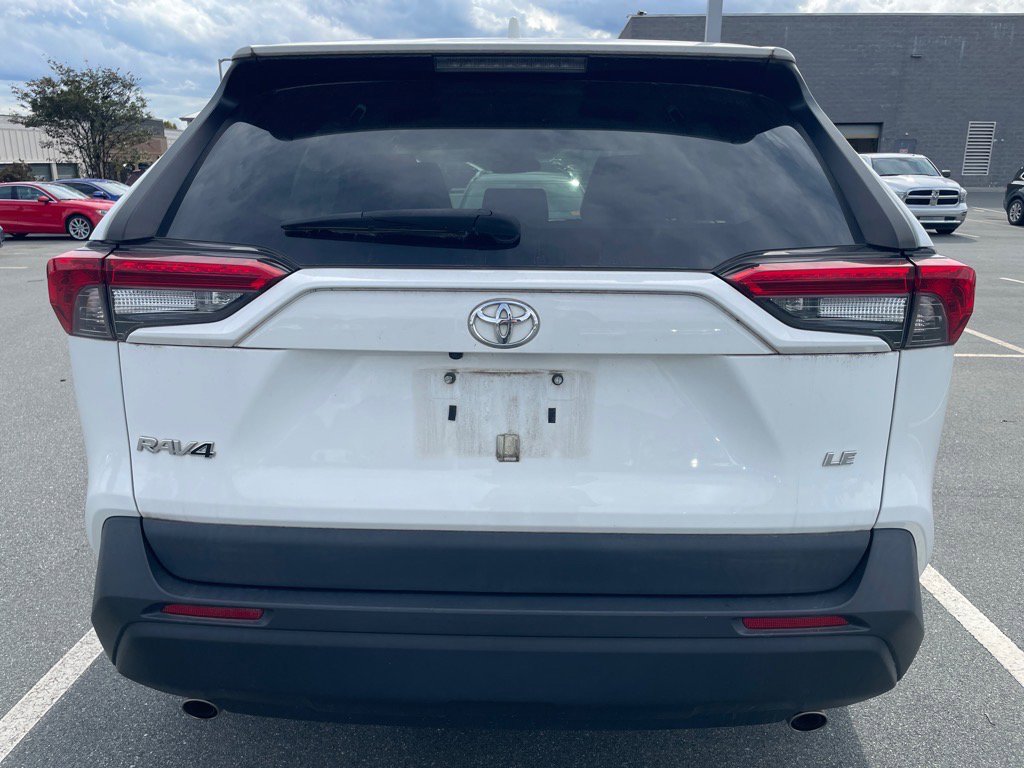 2021 Toyota RAV4 LE photo 2