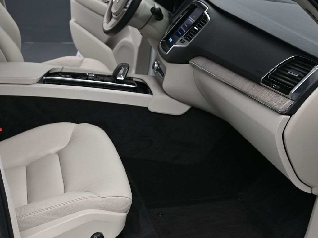 2024 Volvo XC90 Plus photo 17