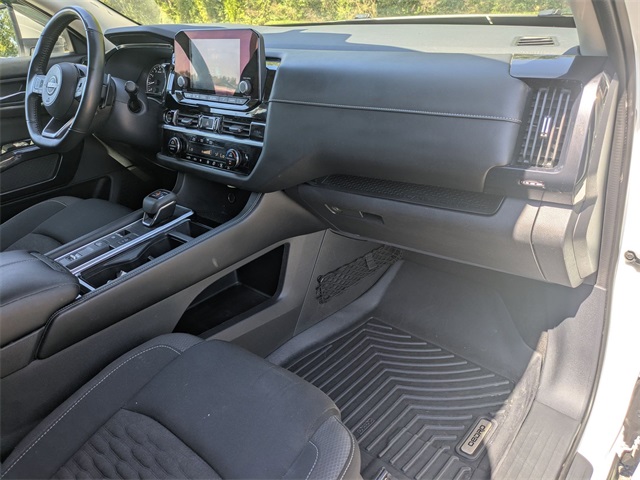 2022 Nissan Pathfinder SV photo 28