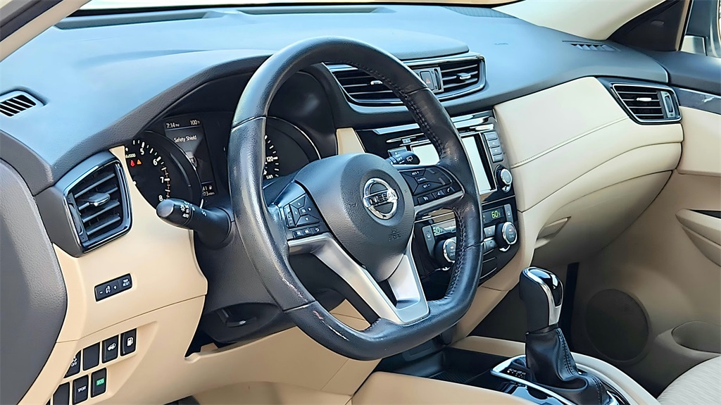 2017 Nissan Rogue SV photo 19