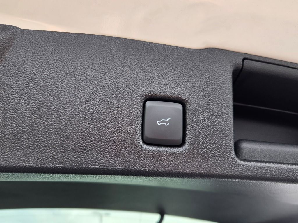 2025 Ford Escape Hybrid ST-Line Select photo 14