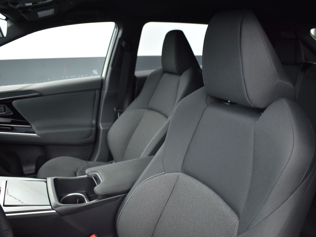 2025 Subaru Solterra Premium photo 9
