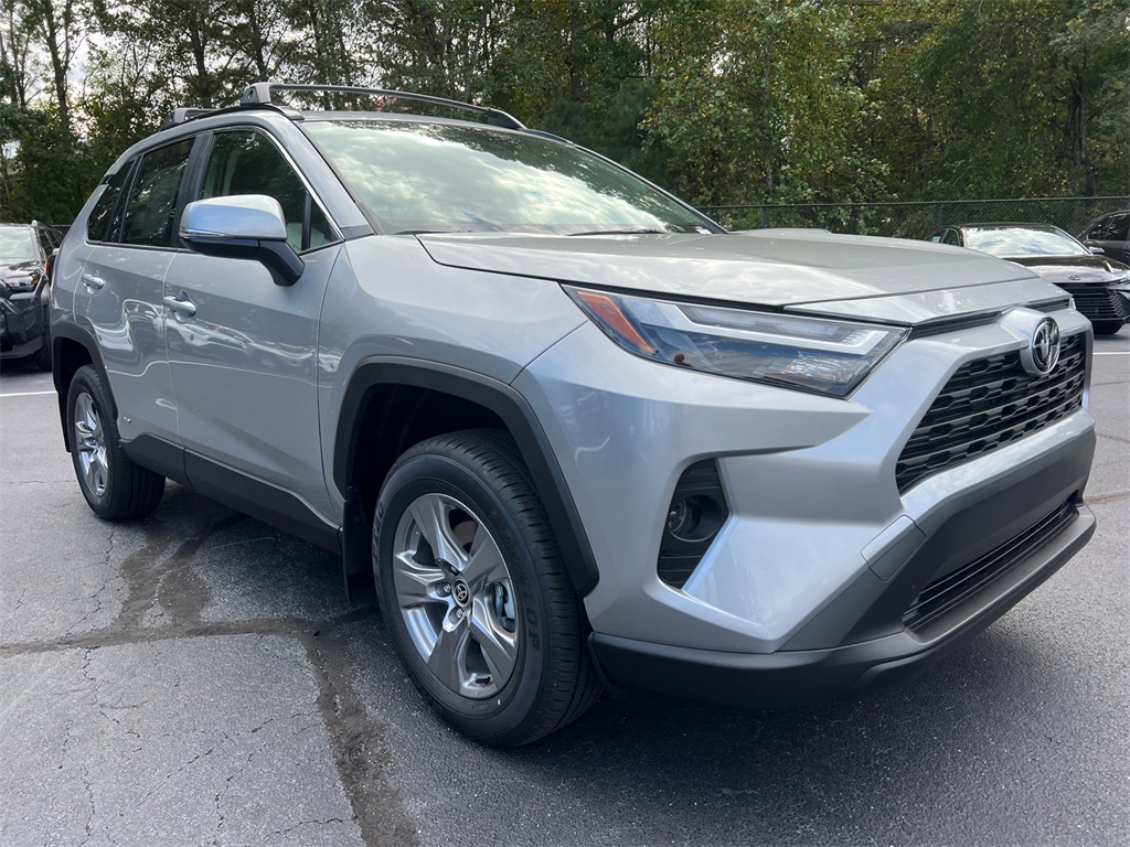 2025 Toyota RAV4 XLE's photo