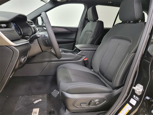 2025 Jeep Grand Cherokee Laredo X photo 12