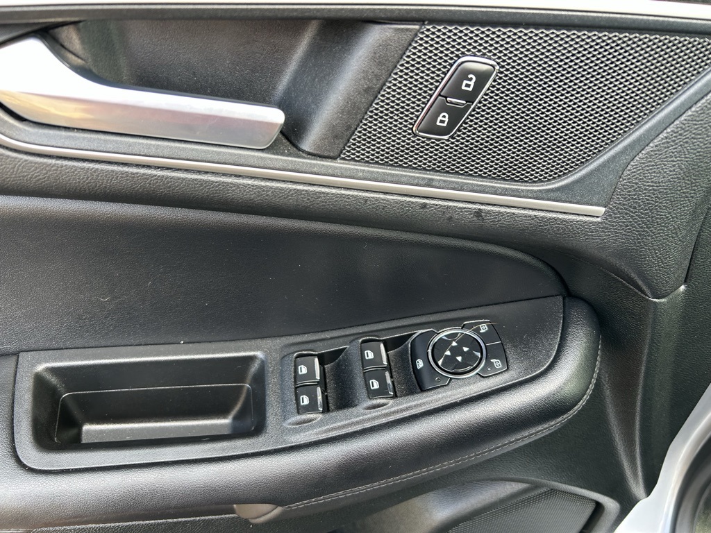 2023 Ford Edge SEL photo 10