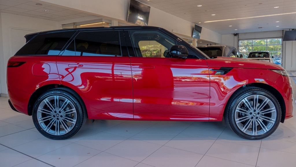 2025 Land Rover Range Rover Sport SE photo 6
