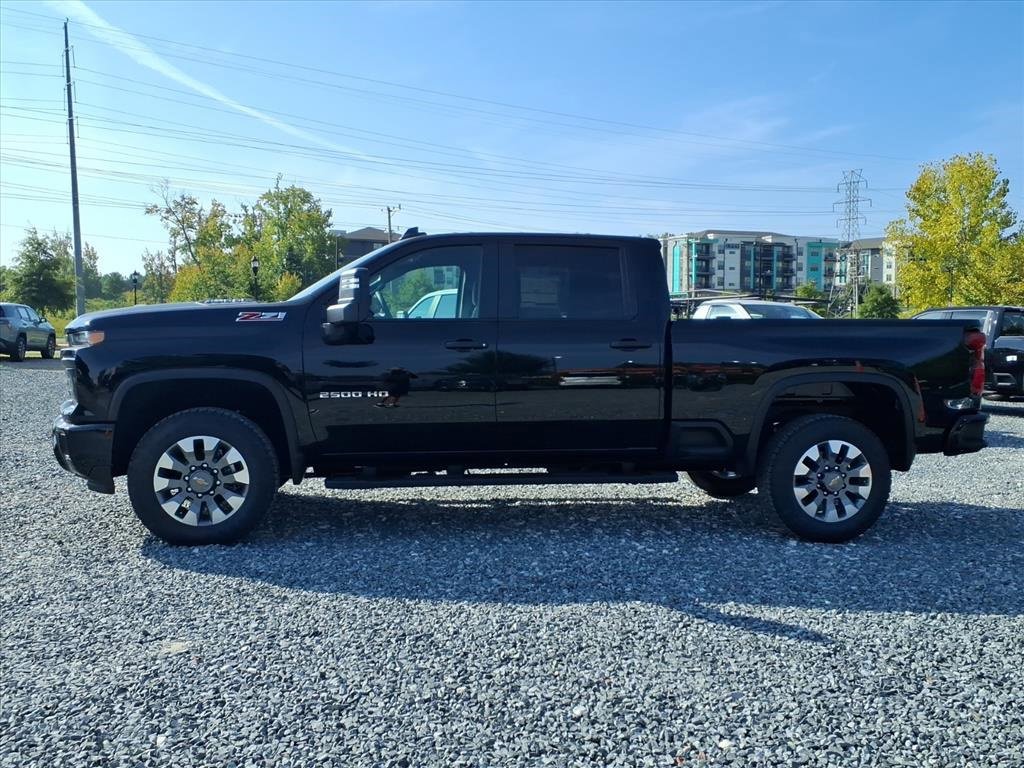2026 Chevrolet Silverado 2500HD Custom photo 3