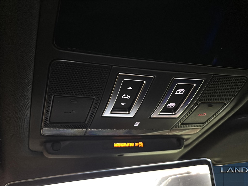 2025 Land Rover Defender 130 X-Dynamic SE photo 17