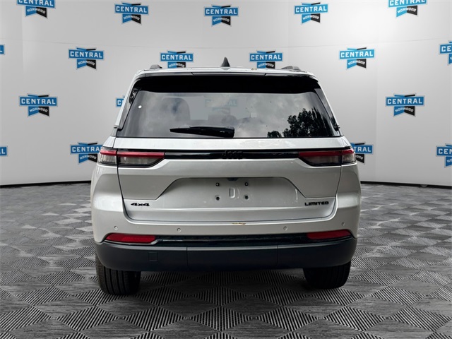 2025 Jeep Grand Cherokee Limited photo 3