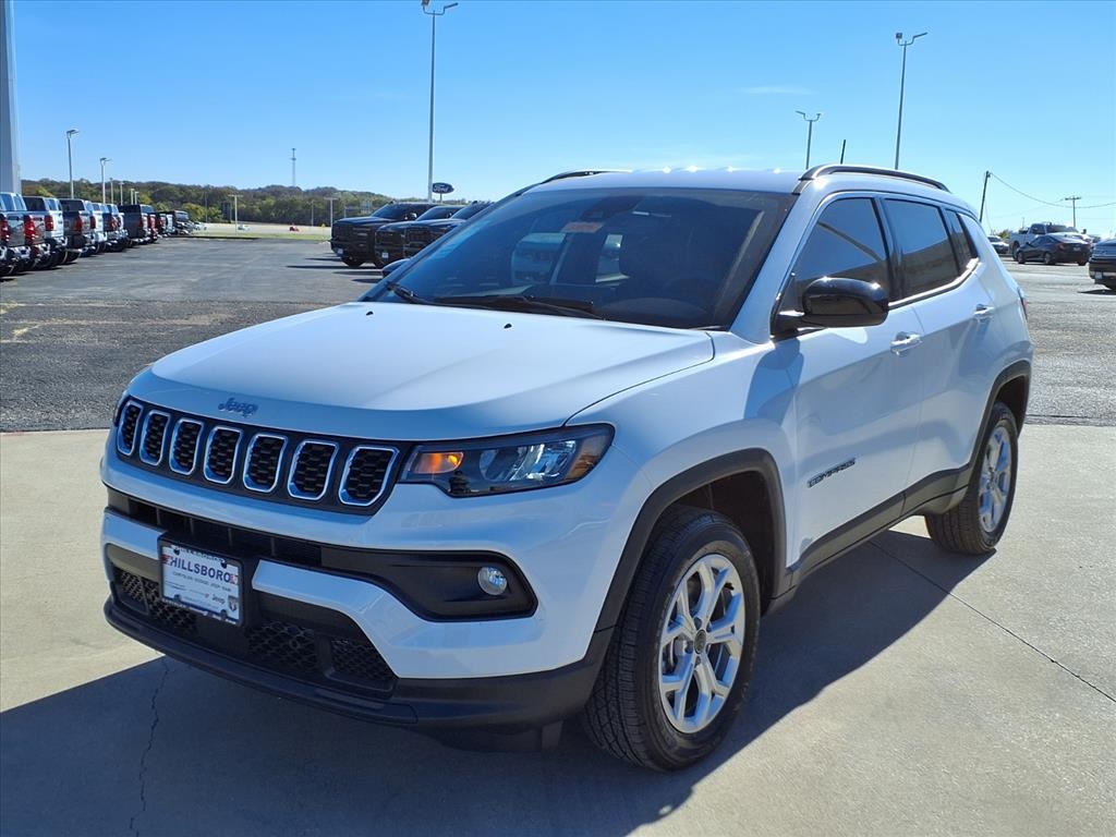 2026 Jeep Compass Latitude photo 3