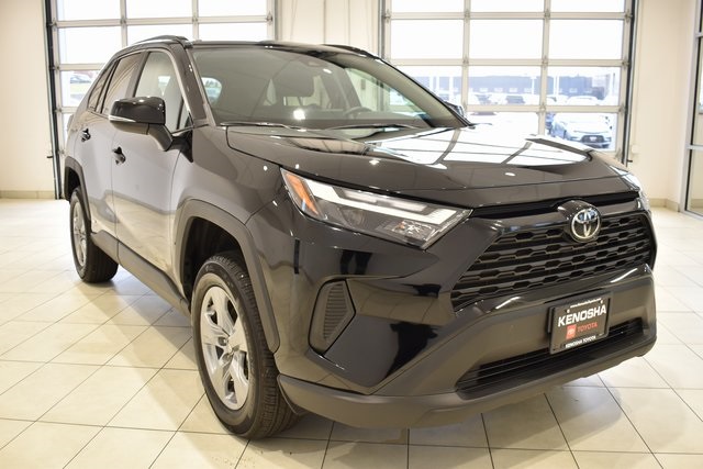 2025 Toyota RAV4 XLE's photo