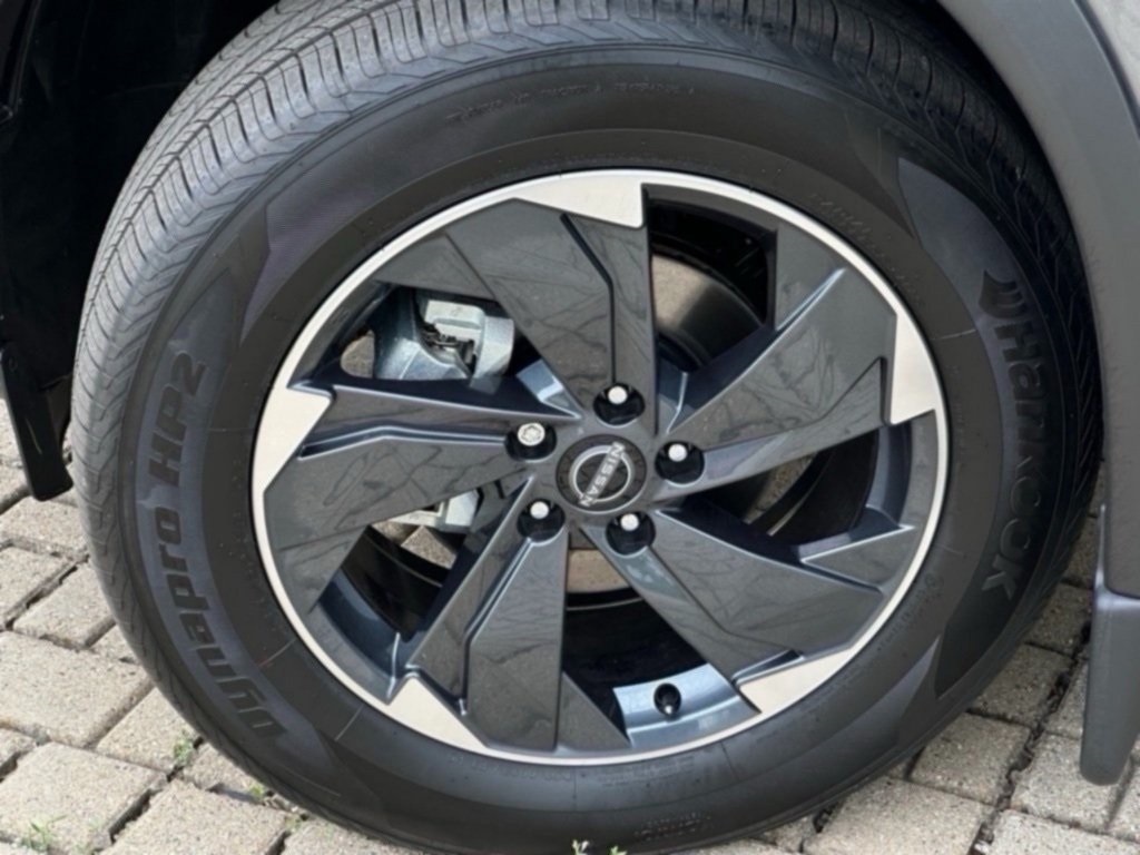 2026 Nissan Rogue SV photo 5