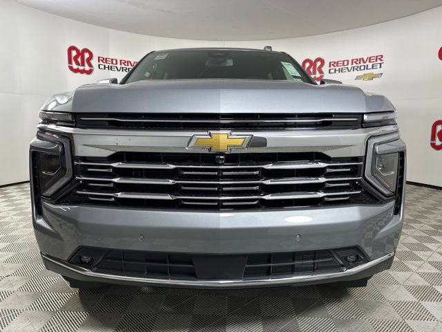 2025 Chevrolet Suburban Premier photo 2