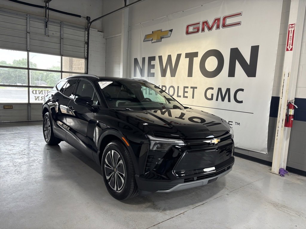 2025 Chevrolet Blazer EV photo 2