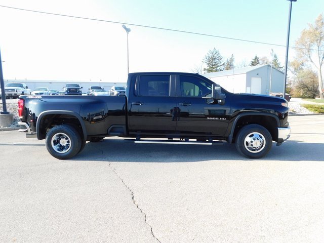 2024 Chevrolet Silverado 3500HD LT photo 2