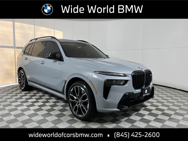 2025 BMW X7 M60i's photo