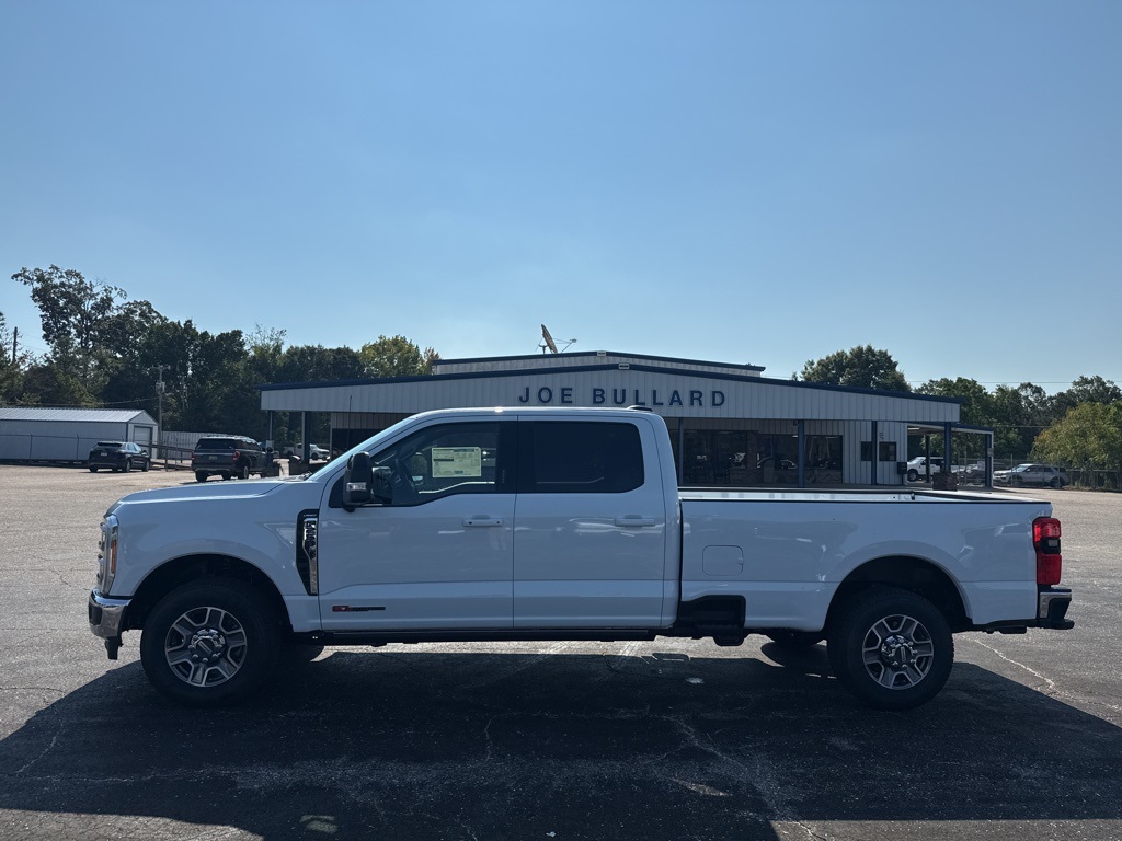 2026 Ford F-250 Lariat photo 4