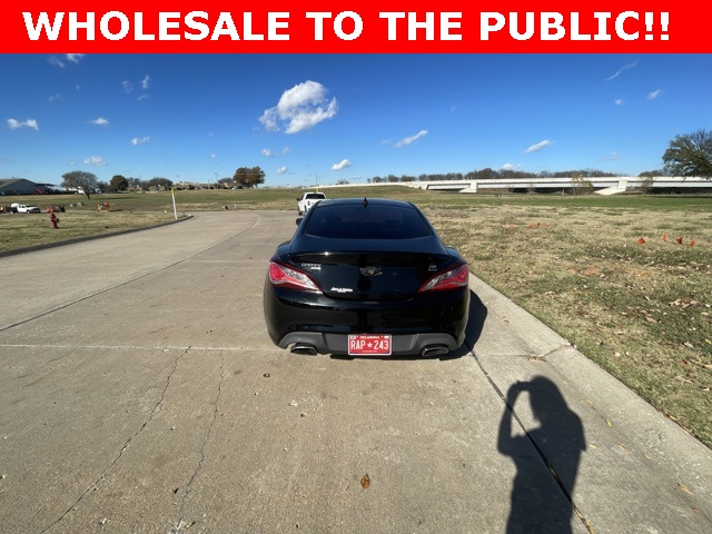 2016 Hyundai Genesis Coupe 3.8 photo 3