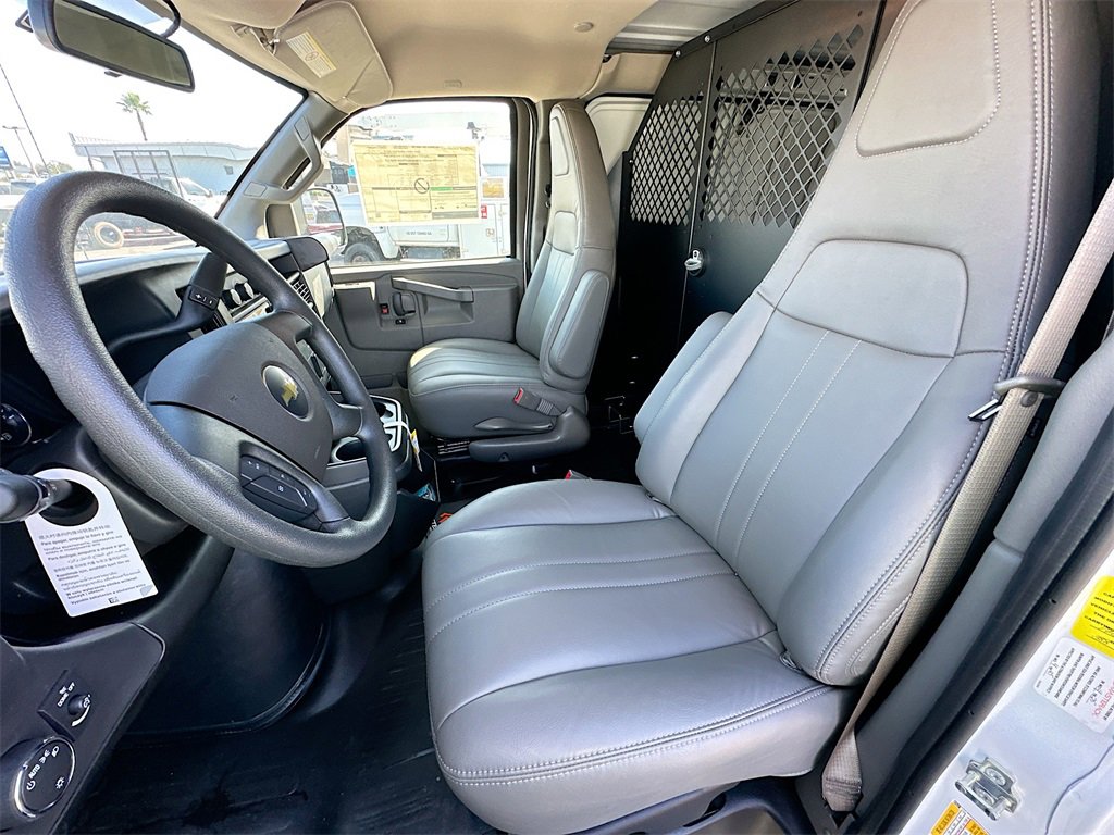 2025 Chevrolet Express Cargo 2500 photo 12