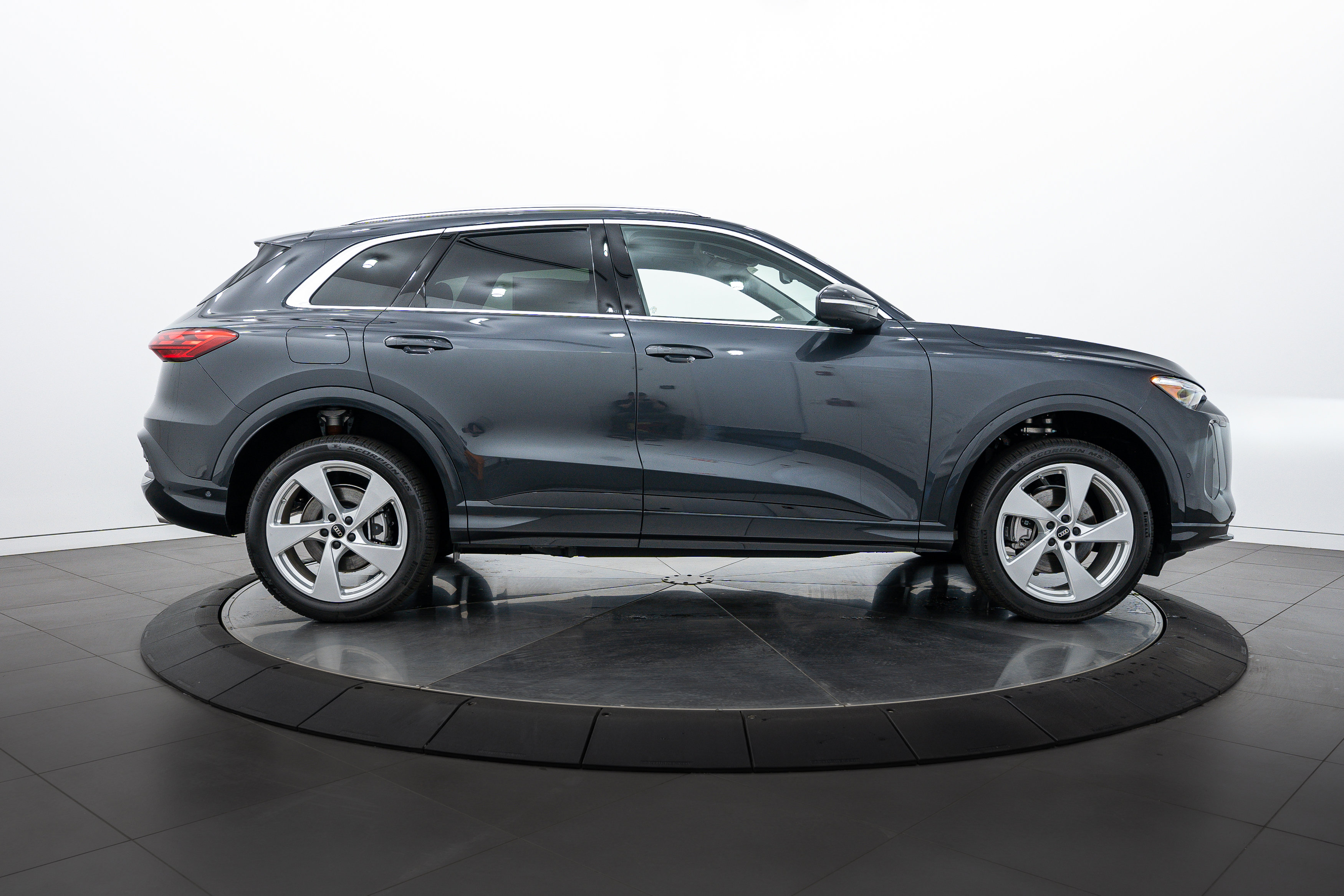 2025 Audi Q5 Premium Plus photo 3