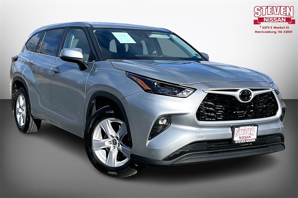 2024 Toyota Highlander LE's photo