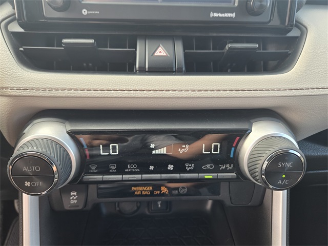 2021 Toyota RAV4 Hybrid XLE photo 17