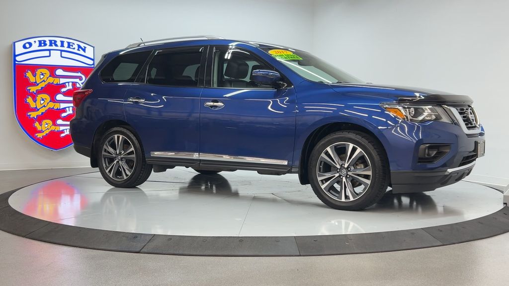 2017 Nissan Pathfinder Platinum photo 3