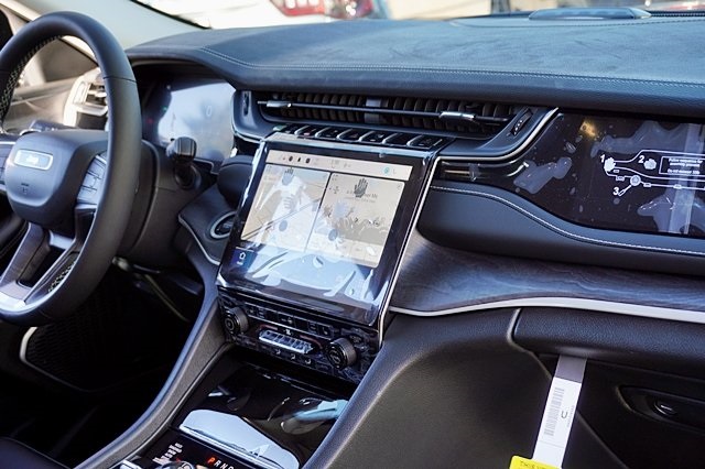 2023 Jeep Cherokee 4xe photo 12