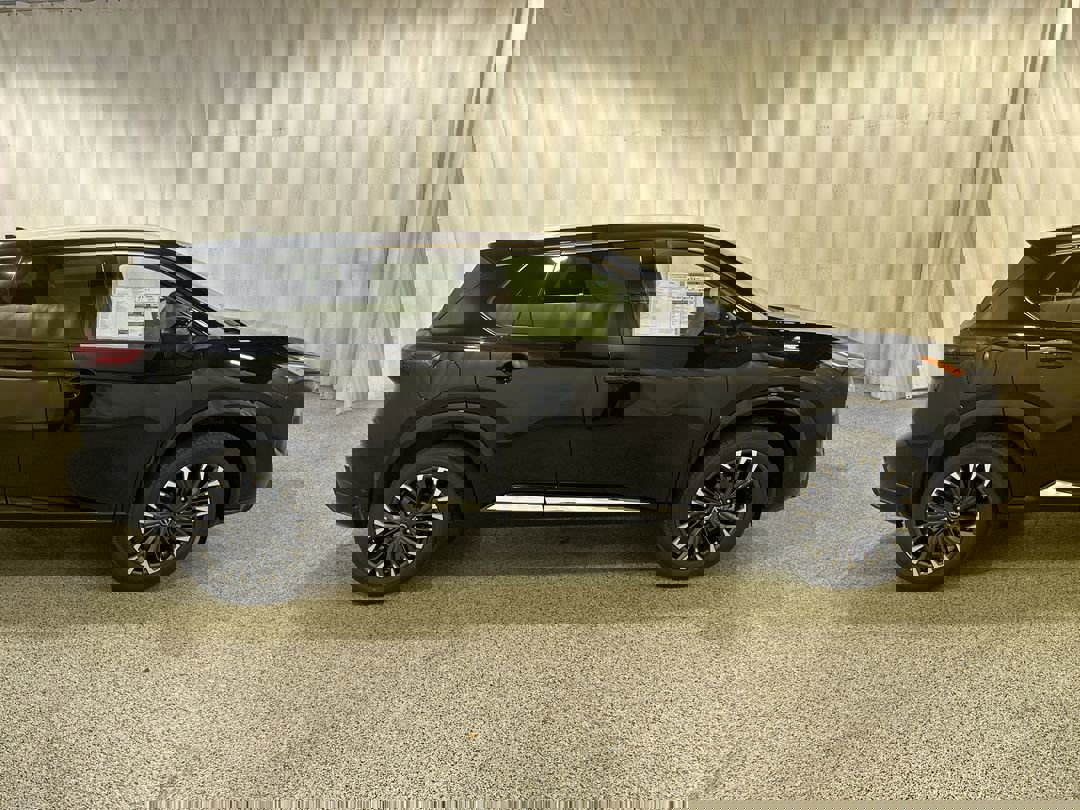 2026 Nissan Rogue Platinum photo 4