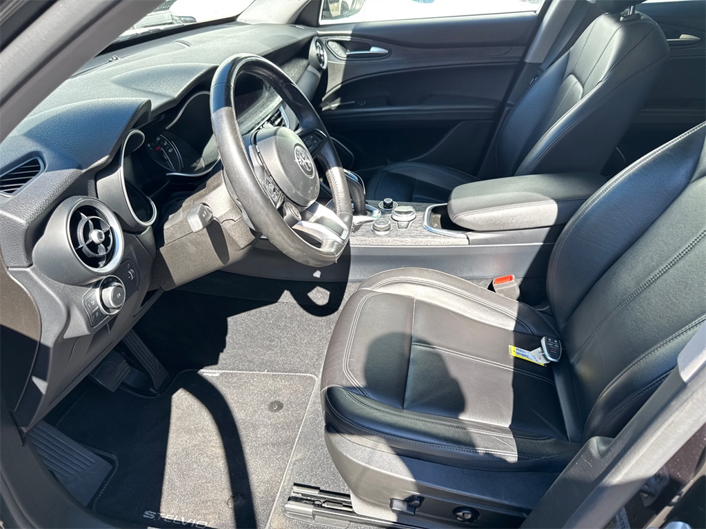 2020 Alfa Romeo Stelvio Base photo 7