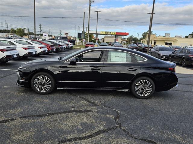 2025 Hyundai Sonata Hybrid SEL photo 4