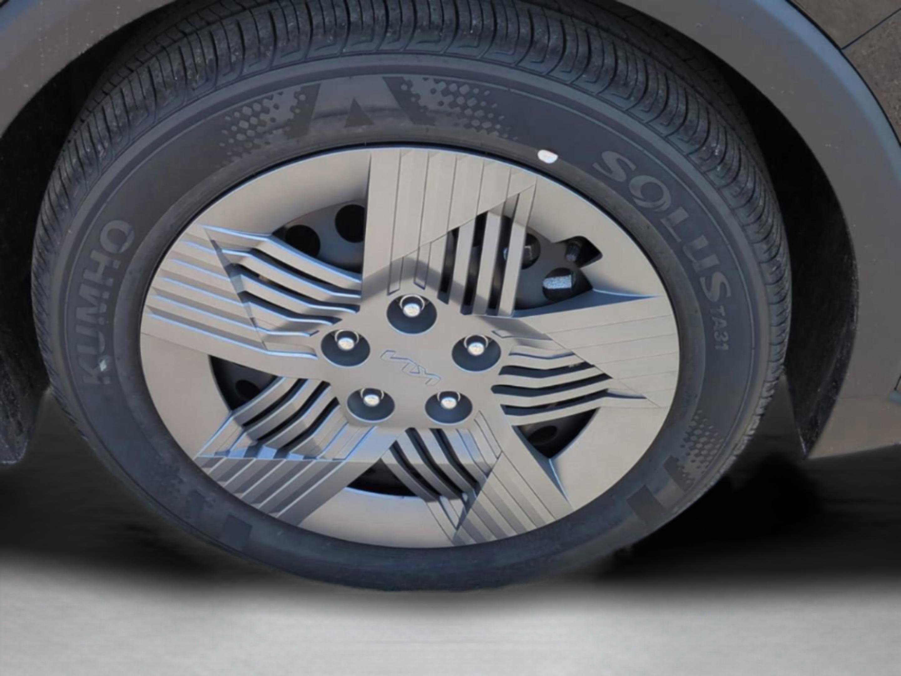 2025 Kia K4 LX photo 9