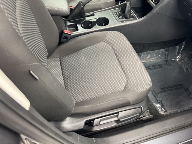 2015 Volkswagen Passat S photo 16