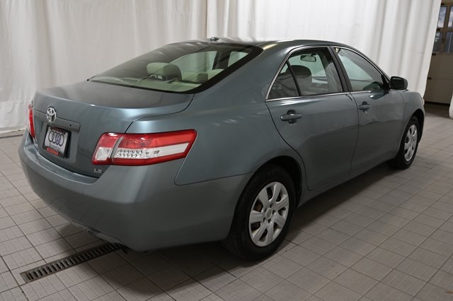 2011 Toyota Camry photo 9