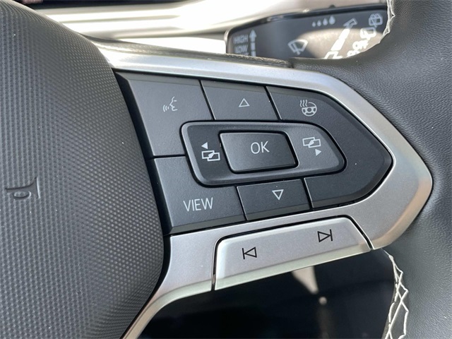 2025 Volkswagen Taos SEL photo 31